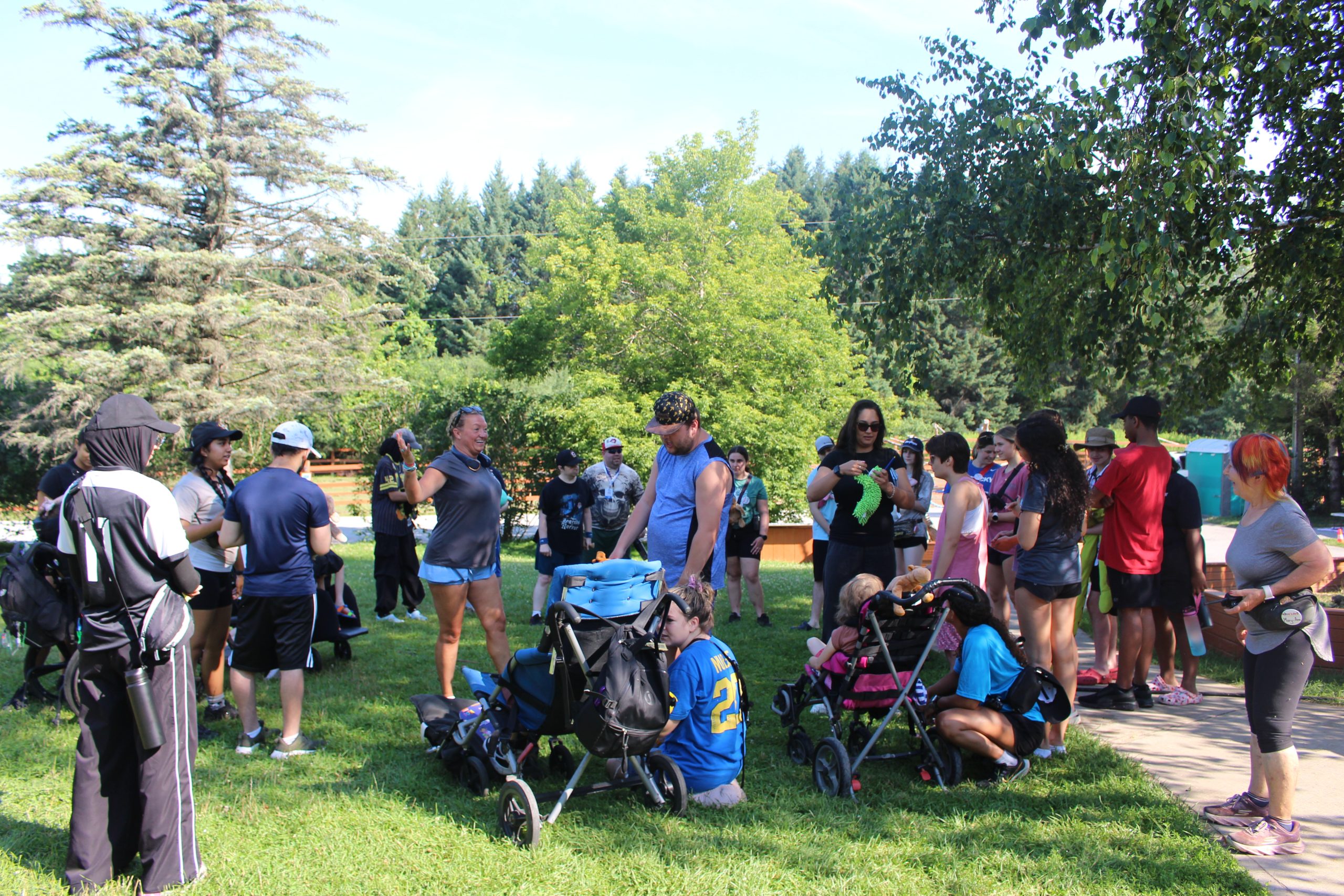 Large group of participants and mentors on front lawn.